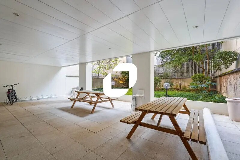 Bureau dans Neuilly-sur-Seine à louer - Photo du bâtiment - Image 3 de 8