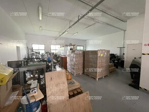 Industrial in Croissy-Beaubourg for sale Interior Photo- Image 2 of 10