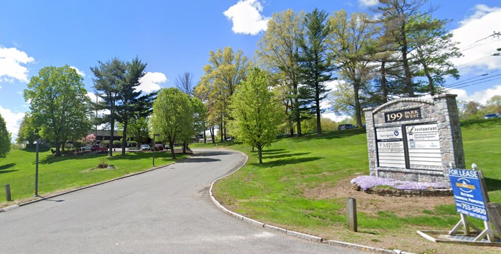 199 Park Road Ext, Middlebury, CT à louer - Photo du bâtiment - Image 2 de 9