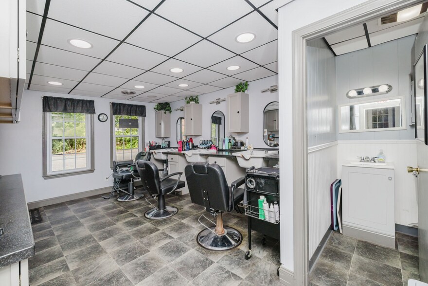 1553 Broadway, Raynham, MA à vendre - Photo du bâtiment - Image 3 de 5