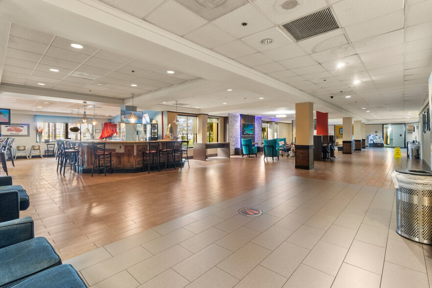 7675 W Irlo Bronson Memorial Hwy, Kissimmee, FL for sale - Lobby - Image 2 of 32