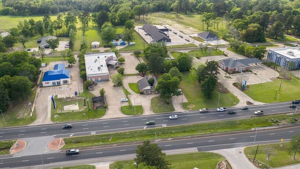 602 S John Redditt Dr, Lufkin, TX à louer - Photo du bâtiment - Image 3 de 23