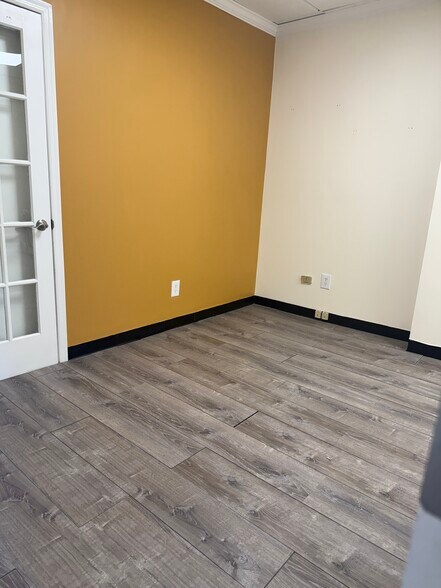 44 Atlantic Ave, Lynbrook, NY à louer - Photo du bâtiment - Image 2 de 7