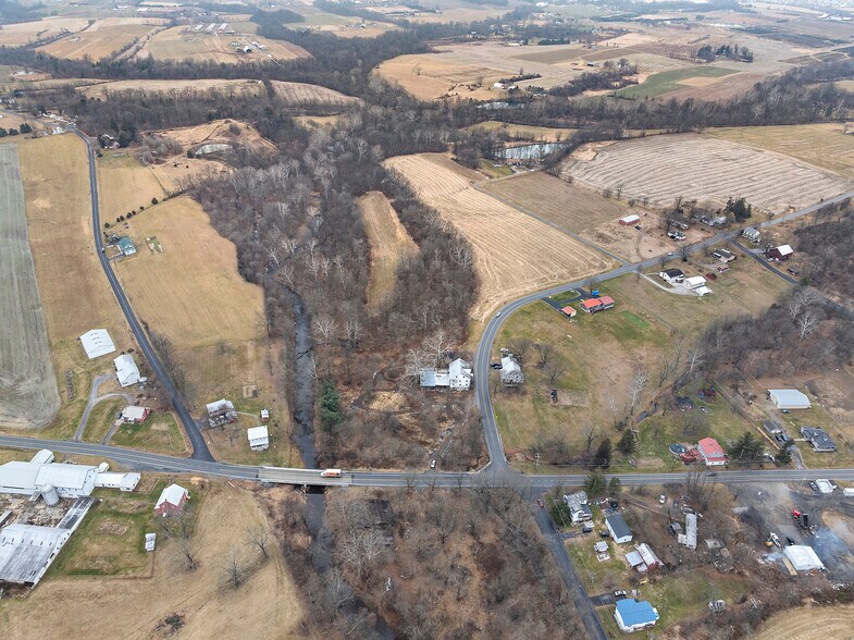 624 Center Mills Rd, Aspers, PA à vendre - Photo du bâtiment - Image 2 de 13
