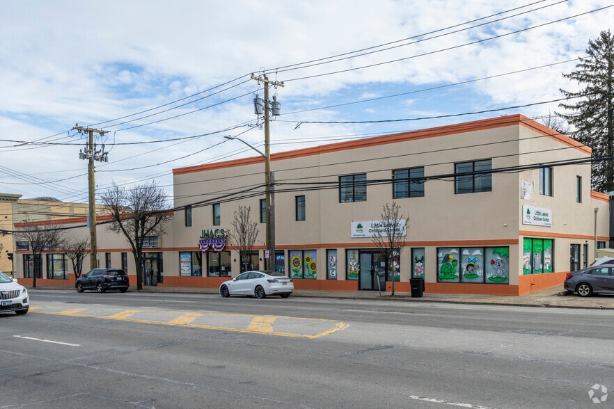 257 Jericho Tpke, Mineola, NY for sale - Primary Photo - Image 1 of 6