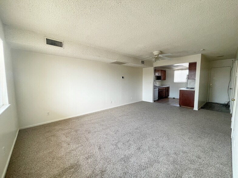 5801 W Washington Ave, Las Vegas, NV à vendre - Photo du bâtiment - Image 3 de 28