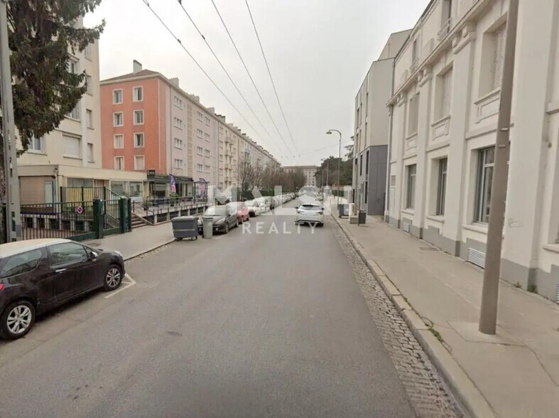 Commerce de détail dans Lyon à louer - Photo du bâtiment - Image 3 de 4