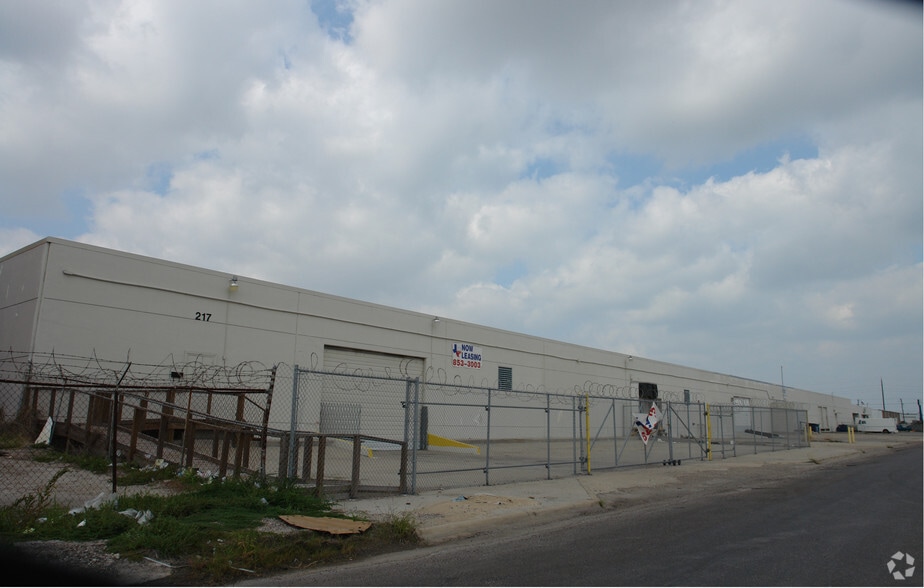 121-217 44th St, Corpus Christi, TX for lease - Building Photo - Image 3 of 10