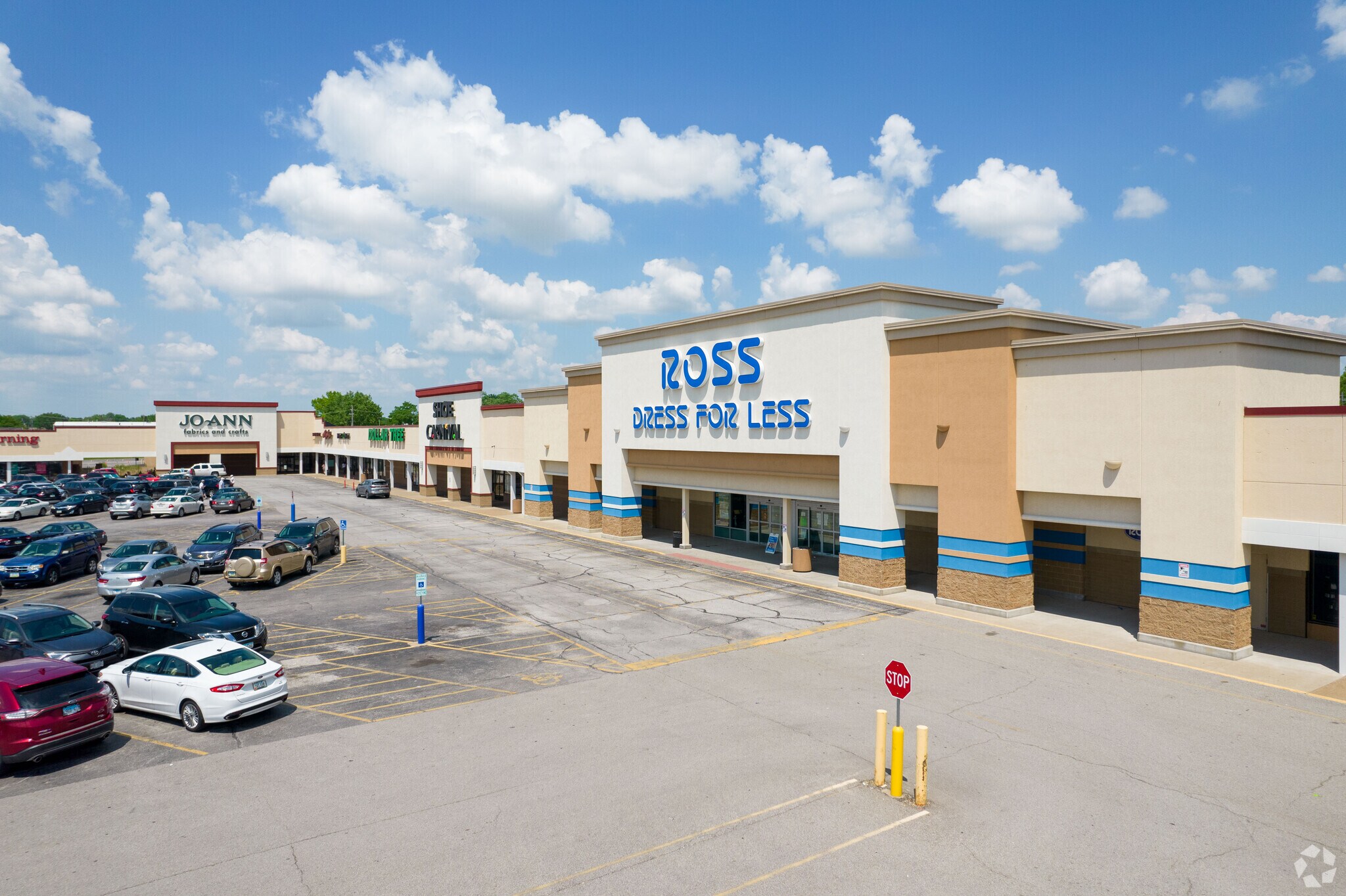 902 W Kimberly Rd, Davenport, IA for lease Primary Photo- Image 1 of 14