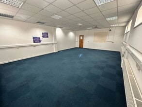 3 Grove Pl, Swansea for lease Interior Photo- Image 2 of 13