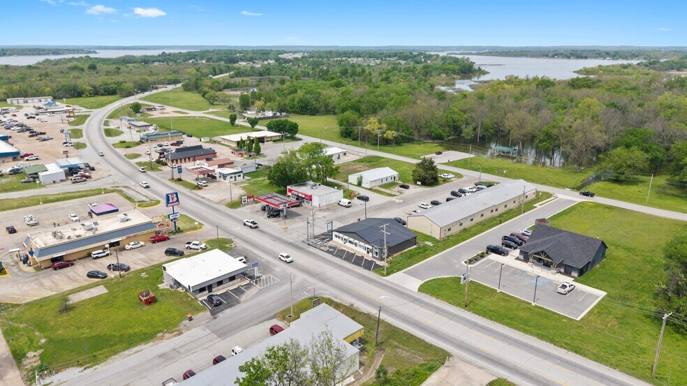 311 W 3rd St, Grove, OK for sale - Building Photo - Image 2 of 13