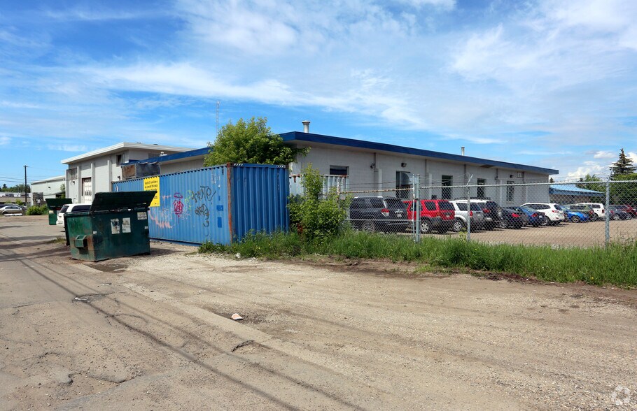 11755 108th Ave NW, Edmonton, AB à vendre - Photo du bâtiment - Image 2 de 15