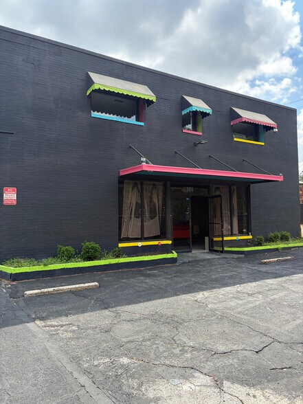 2476 Lawrence Ave, Atlanta, GA for sale - Building Photo - Image 2 of 4