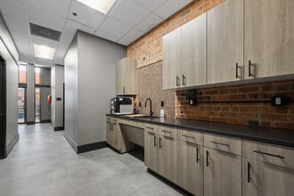 2100 N Main St, Fort Worth, TX for lease Interior Photo- Image 2 of 3