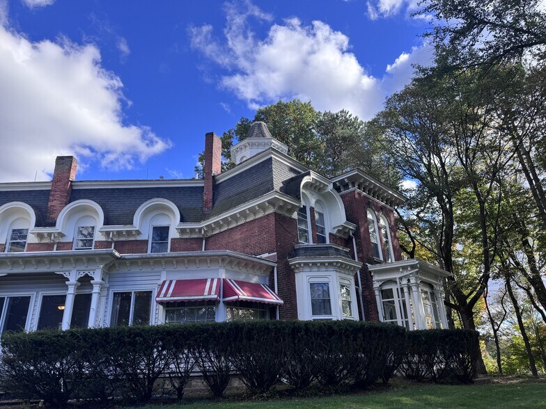 17 Central Ave, Fredonia, NY à vendre - Photo du bâtiment - Image 3 de 13