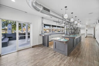 1010 S Flores St, San Antonio, TX à louer Photo du bâtiment- Image 1 de 15