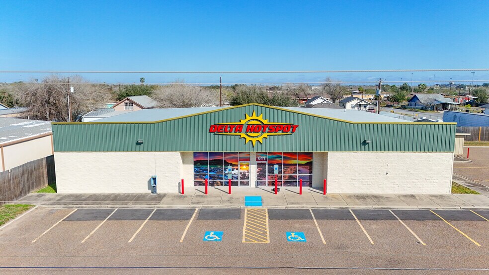 611 E Edinburg Ave, Elsa, TX à vendre - Photo du bâtiment - Image 2 de 5