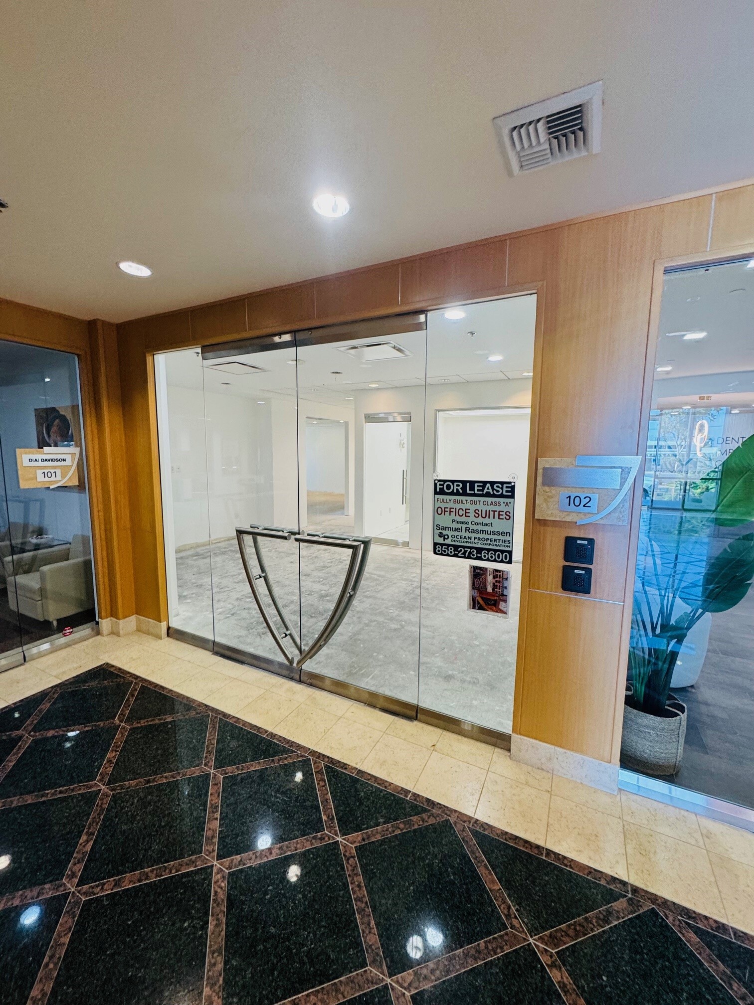 74199 El Paseo Dr, Palm Desert, CA à louer Photo intérieure- Image 1 de 7