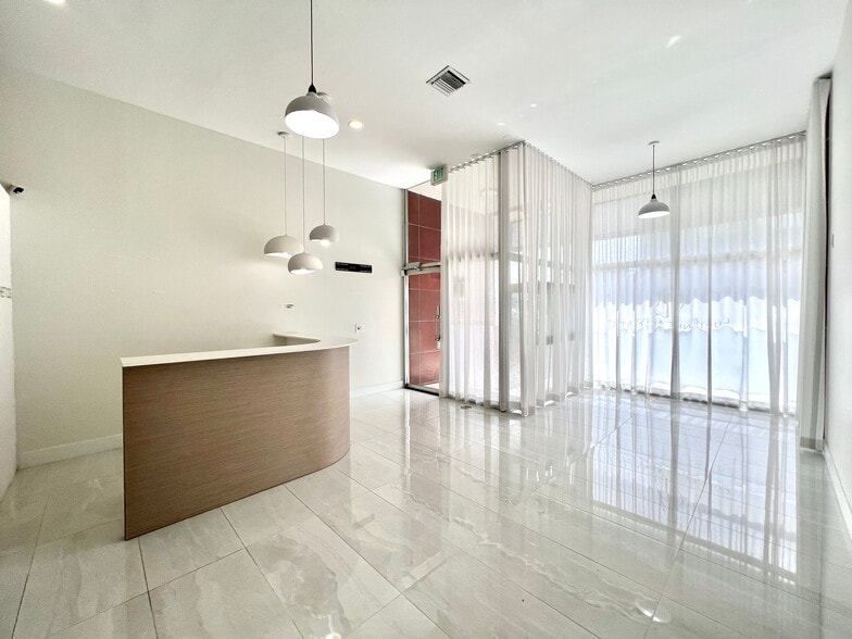 1400 Ponce De Leon Blvd, Coral Gables, FL for lease - Building Photo - Image 3 of 22