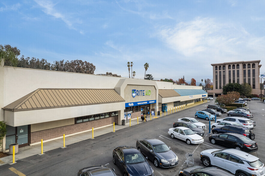 13303-13357 Riverside Dr, Sherman Oaks, CA for lease - Building Photo - Image 2 of 5