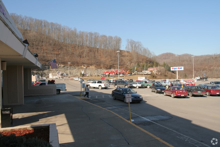 275 Mall Rd, South Williamson, KY for lease - Building Photo - Image 2 of 3