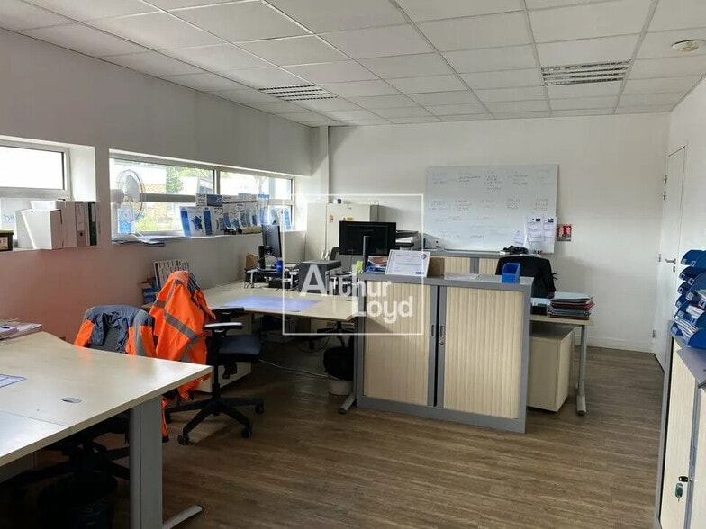 Bureau dans Bondoufle à louer - Photo du bâtiment - Image 3 de 5