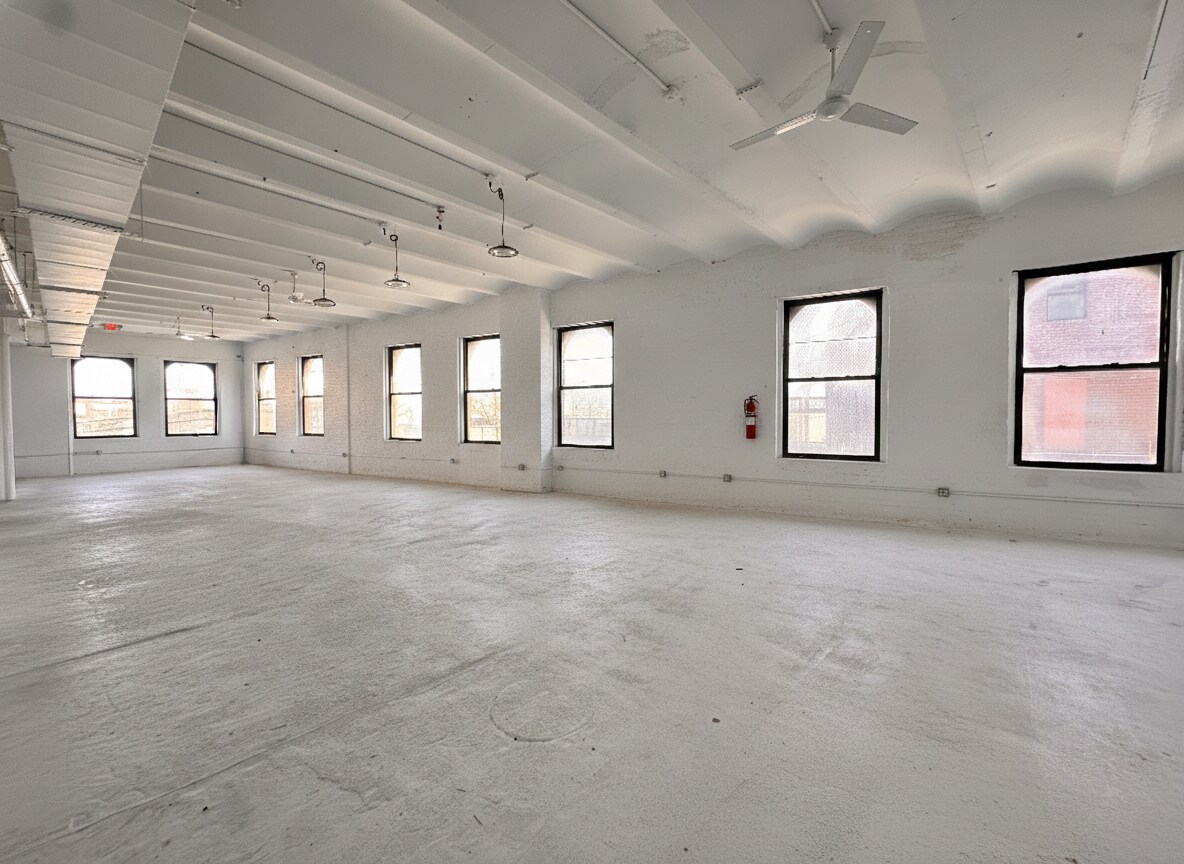 240 Meserole St, Brooklyn, NY for lease Primary Photo- Image 1 of 7