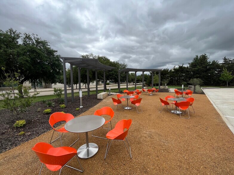 7979 N Belt Line Rd, Irving, TX à louer - Photo du bâtiment - Image 3 de 22