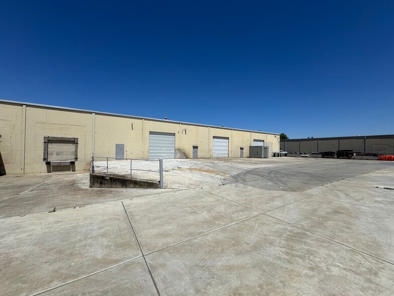 5900 Warehouse Way, Sacramento, CA for lease - Building Photo - Image 2 of 4