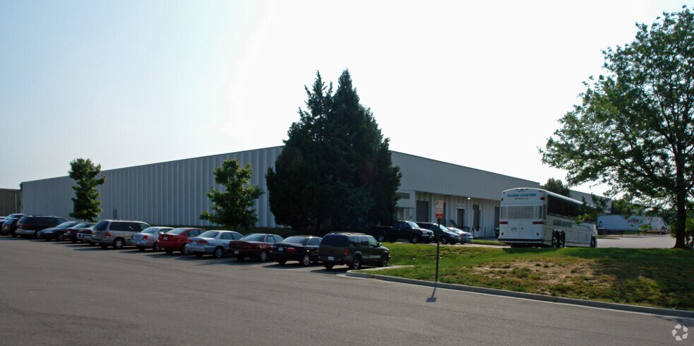 4200 Sarellen Rd, Richmond, VA à louer - Photo du bâtiment - Image 2 de 6