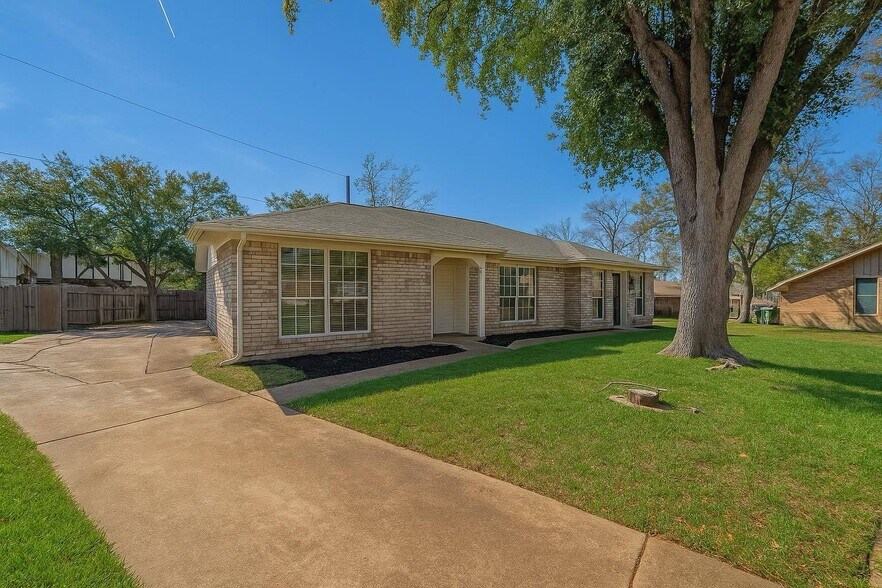 7315 Housman, Houston, TX à louer - Photo du bâtiment - Image 3 de 48