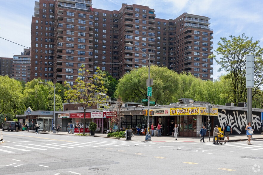 359 Grand St, New York, NY for lease - Building Photo - Image 3 of 5