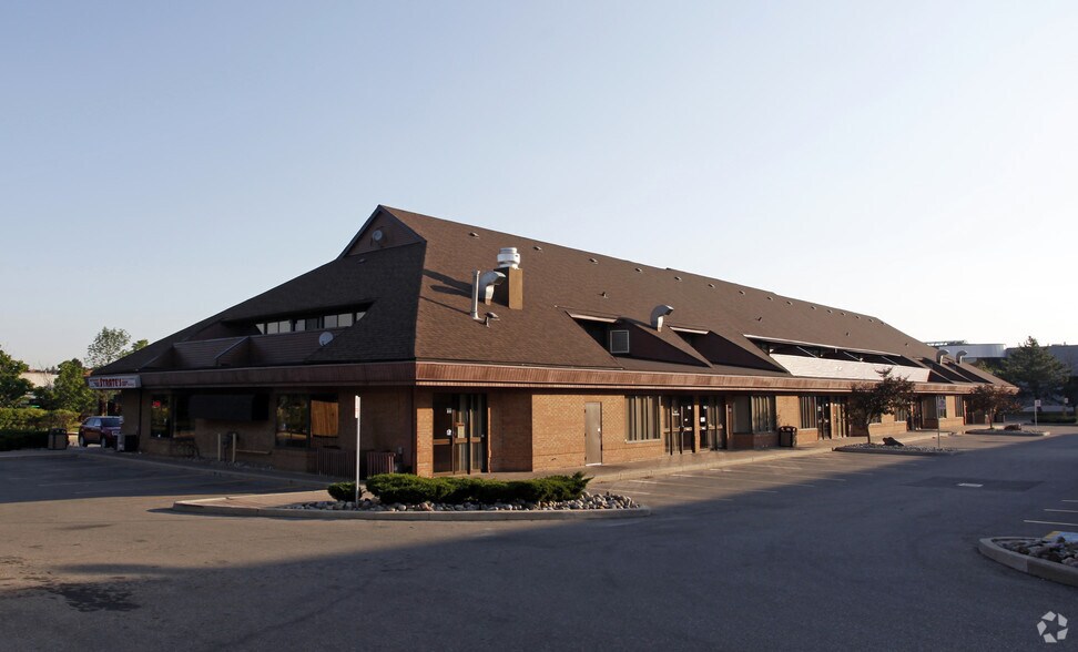 120 Traders Blvd E, Mississauga, ON à vendre - Photo principale - Image 1 de 1