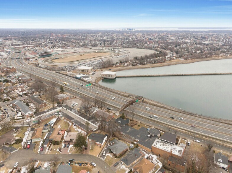 311 Central Park Ave, Yonkers, NY for sale - Building Photo - Image 2 of 54