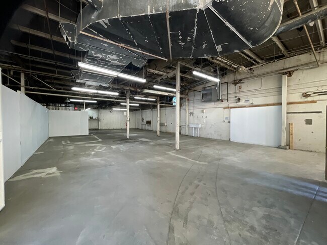 Plus de détails pour 100 Business St, Hyde Park, MA - Local d'activités, Industriel à louer