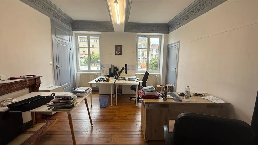 Office in Bourg-en-Bresse for lease - Interior Photo - Image 1 of 6