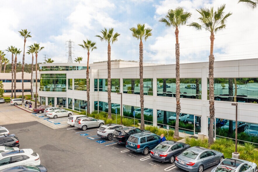 26691 Plaza Dr, Mission Viejo, CA à louer - Photo du bâtiment - Image 3 de 4