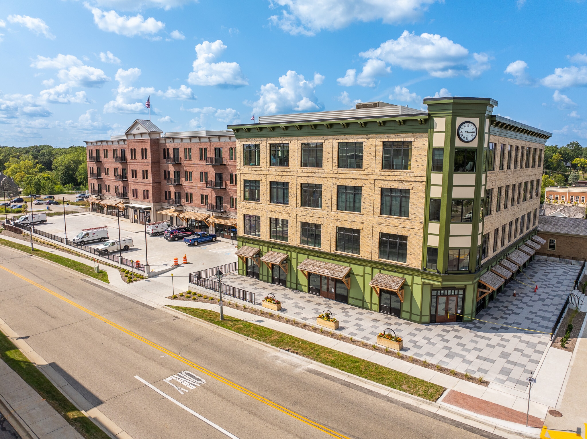 525 Main St, Delafield, WI for lease Building Photo- Image 1 of 11