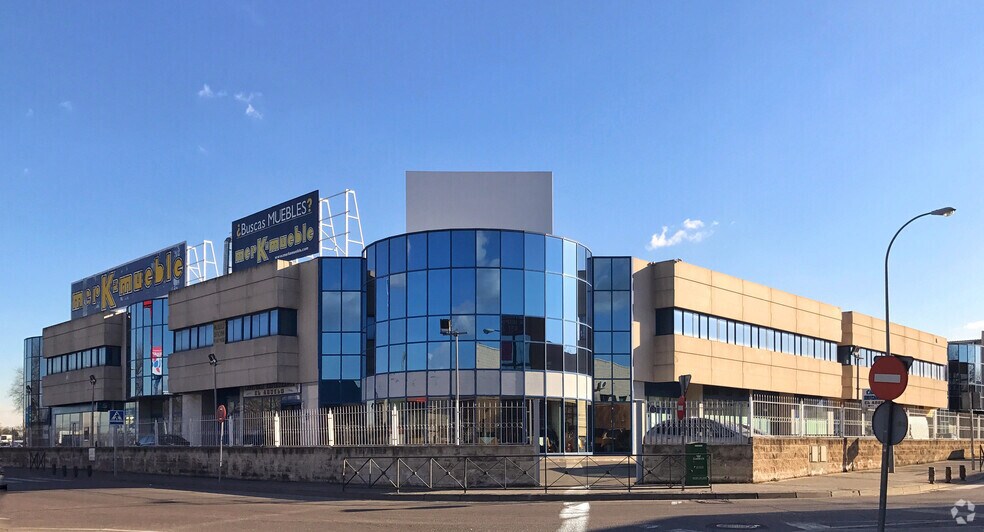 Calle Puerto de la Morcuera, 13, Leganés, Madrid à louer - Photo du bâtiment - Image 2 de 3