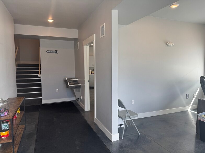 2294 W 700 S, Springville, UT for sale - Interior Photo - Image 2 of 35