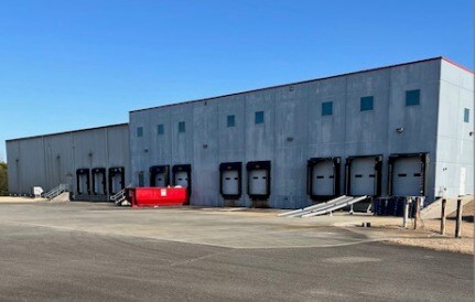 104 Commercial Ave, Mount Olive, NC à louer - Photo du bâtiment - Image 2 de 3