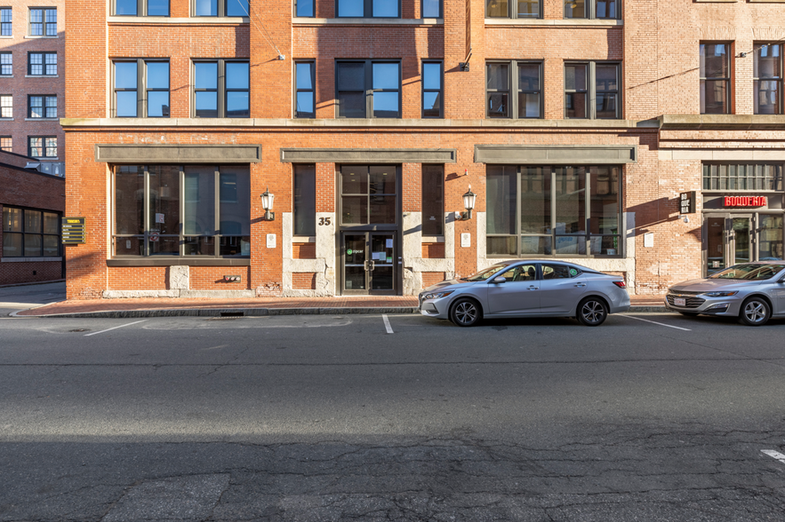 35 Thomson Pl, Boston, MA for lease - Building Photo - Image 1 of 2