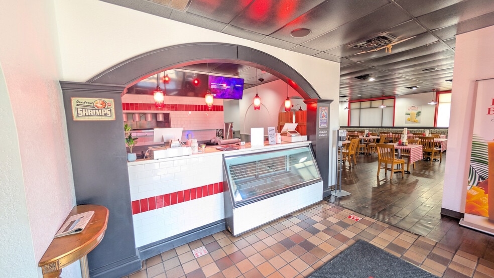 2706-2730 N. Amidon Ave., Wichita, KS for lease - Interior Photo - Image 2 of 7