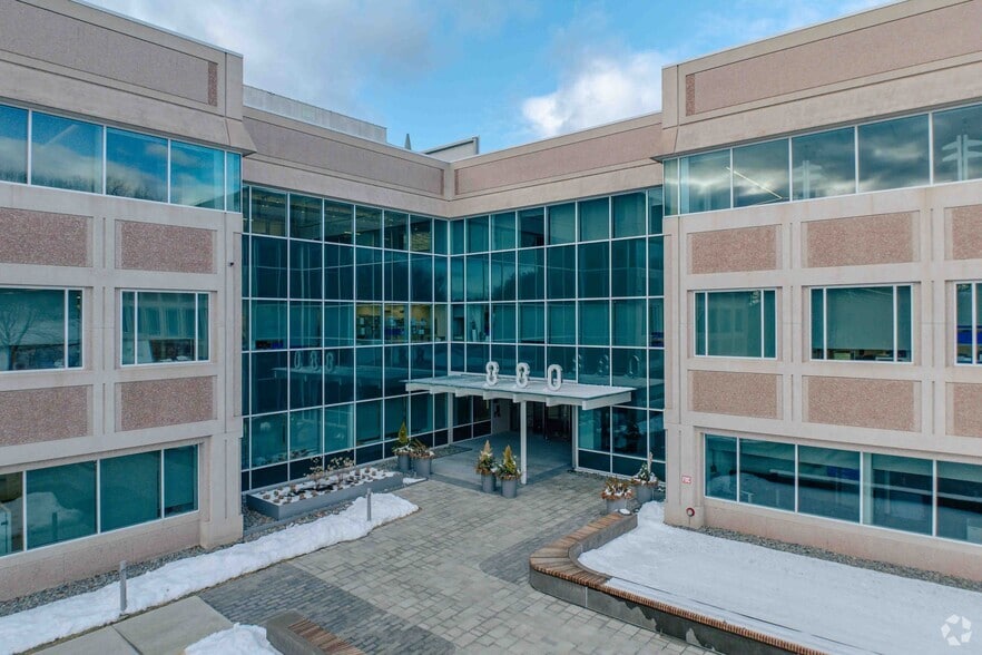 880 Winter St, Waltham, MA for lease - Building Photo - Image 3 of 5