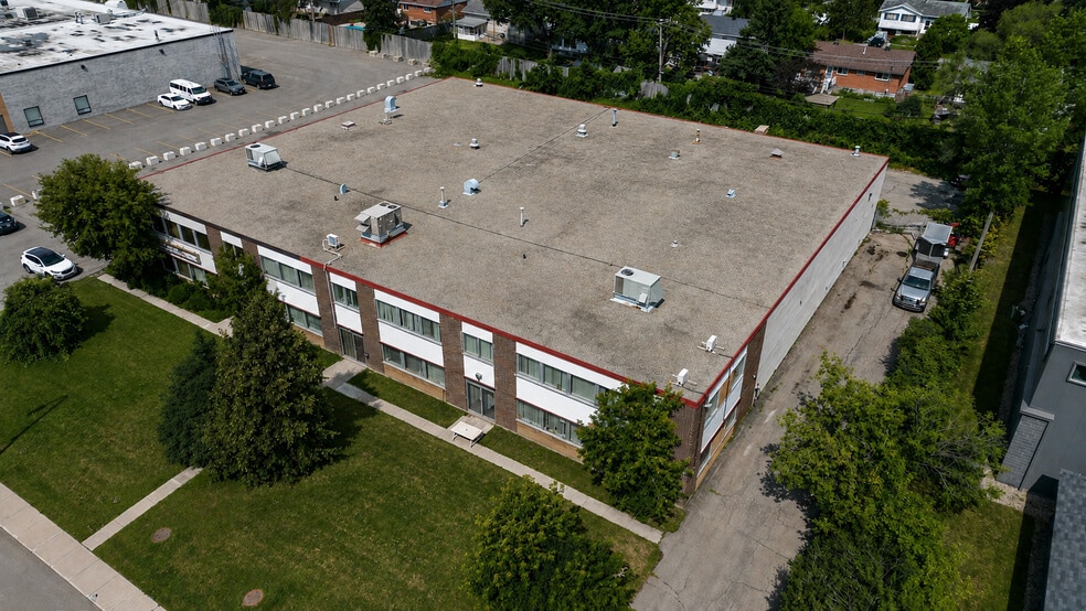 121-123 Av Labrosse, Pointe-claire, QC à vendre - Photo du bâtiment - Image 2 de 5