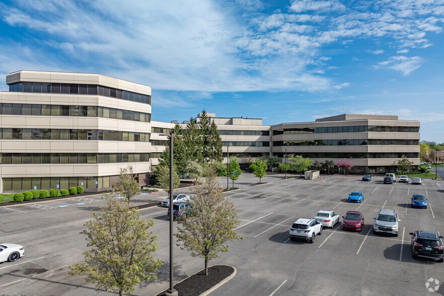 24950-25000 Country Club Blvd, North Olmsted, OH for sale - Building Photo - Image 2 of 25