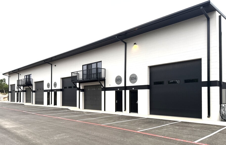 15415 Fitzhugh Rd, Dripping Springs, TX for lease - Building Photo - Image 1 of 32