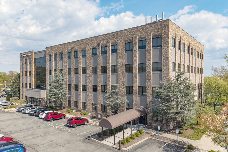 950 Warren Ave, East Providence, RI à louer - Photo du bâtiment - Image 3 de 14