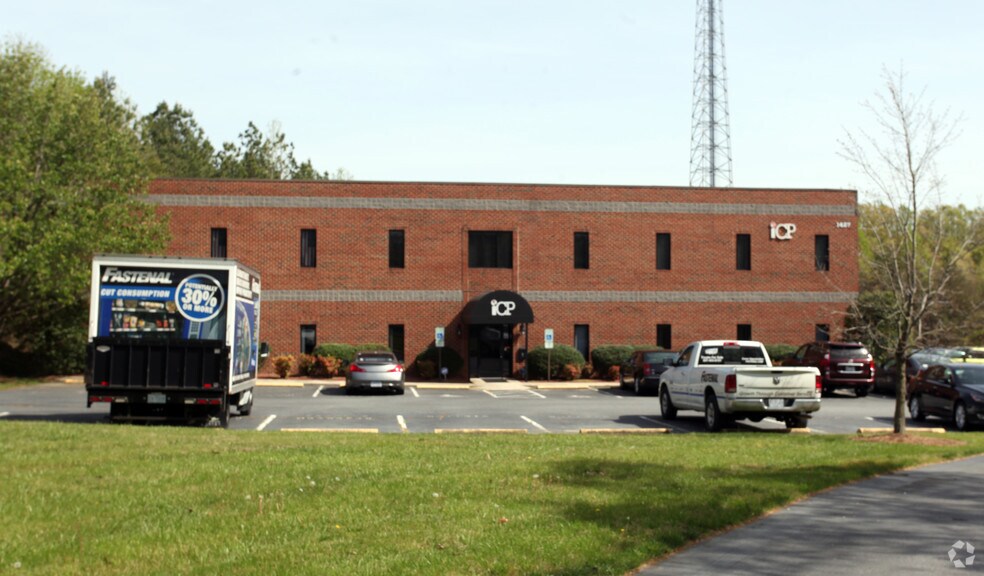 1427 Boulder Ct, Greensboro, NC à louer - Photo du bâtiment - Image 2 de 12