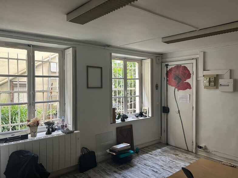 Immeuble residentiel dans Paris à vendre - Photo du bâtiment - Image 3 de 10